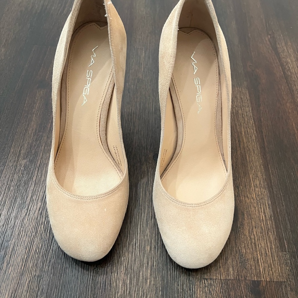 Via Spiga Cream Heels-Classic Pump